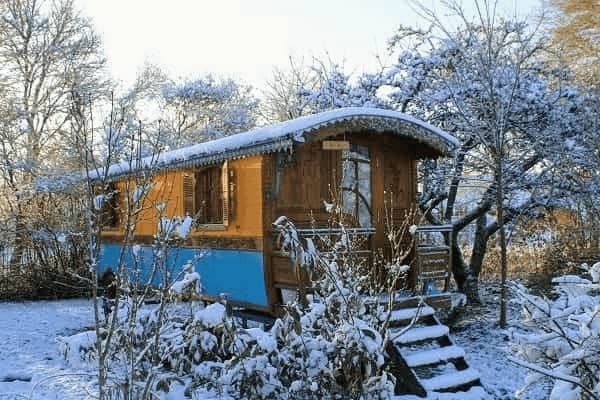 Un Noël original en famille, nuit insolite en roulotte